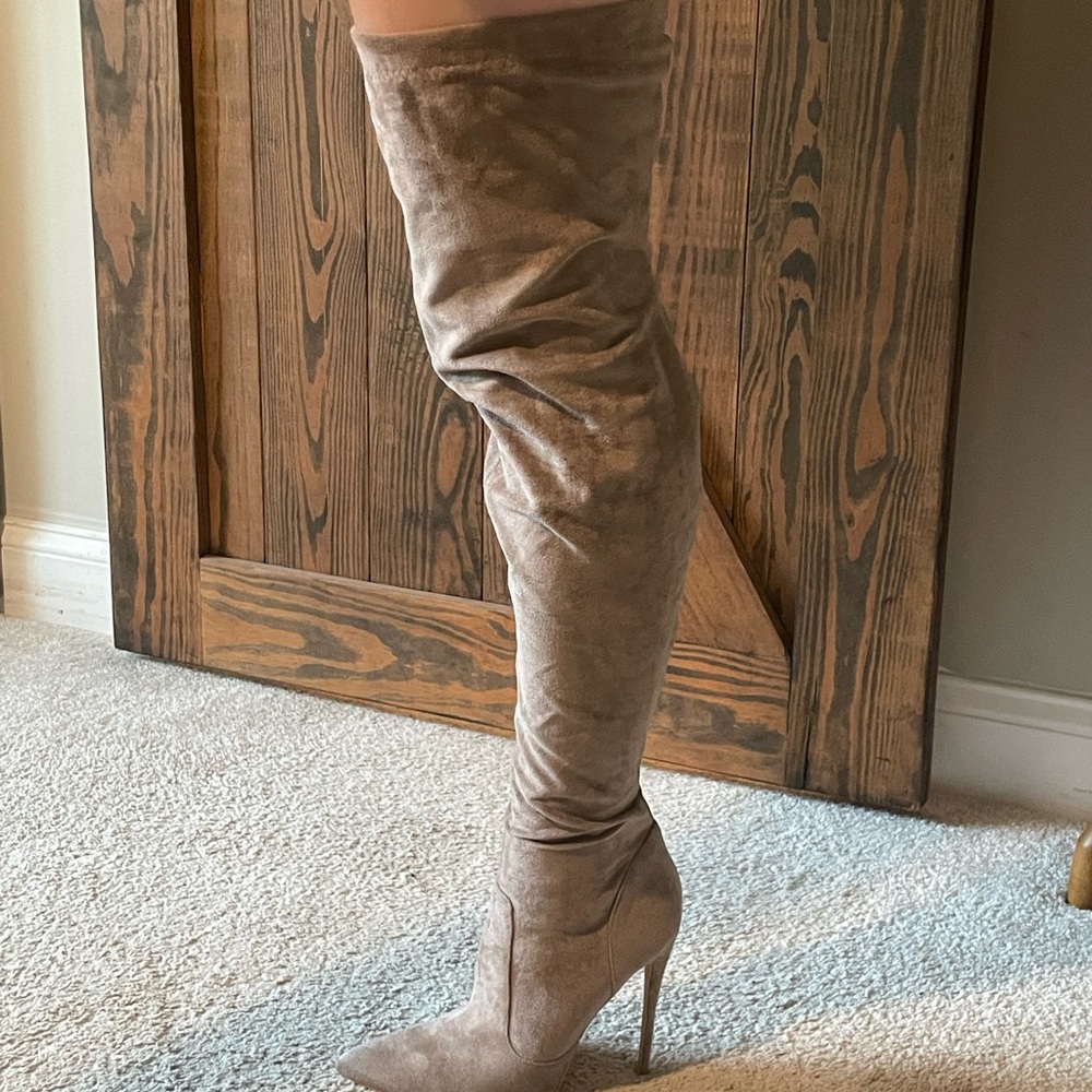 Women’s suede boots